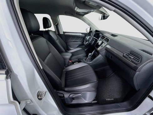 Used 2023 Volkswagen Tiguan SE FWD image 32