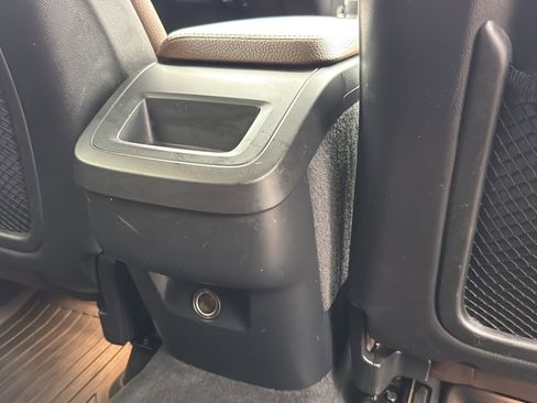 Used 2019 Volvo XC60 T5 Momentum w/ Multimedia Package AWD/4WD image 27