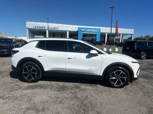 New 2026 Chevrolet Equinox EV LT image 2