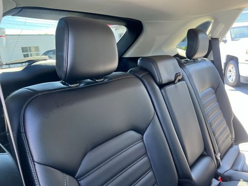 Used 2022 Ford Edge SEL image 26