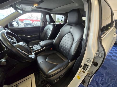 Used 2022 Toyota Highlander XLE image 9