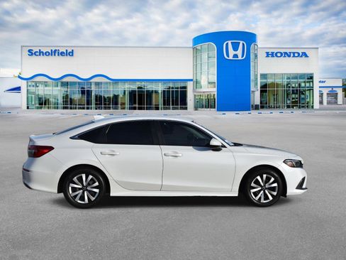 Used 2022 Honda Civic LX image 2