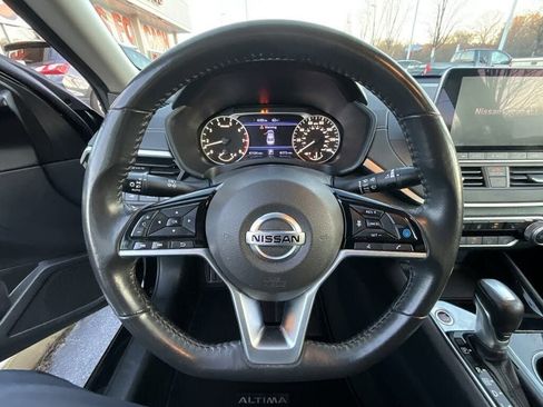Used 2022 Nissan Altima 2.5 SV w/ SV Premium Package image 16