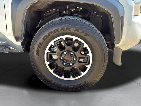 Used 2025 Toyota Tacoma TRD Off-Road AWD/4WD image 30