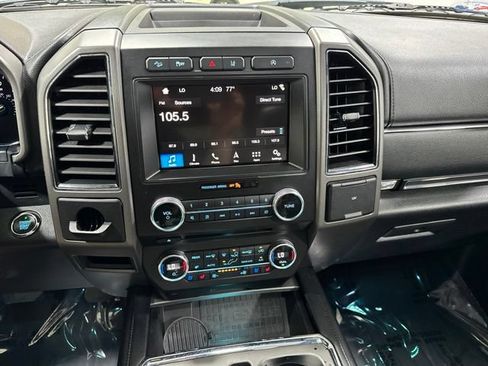 Used 2018 Ford Expedition XLT w/ Equipment Group 202A AWD/4WD image 20