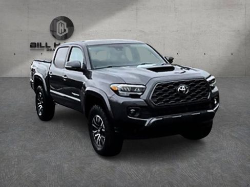 Used 2022 Toyota Tacoma TRD Sport AWD/4WD image 3