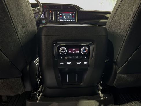 Used 2023 GMC Yukon Denali w/ Advanced Technology Package image 23