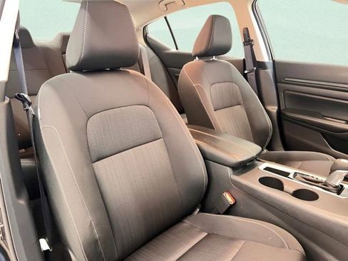 Used 2025 Nissan Altima 2.5 SV image 11