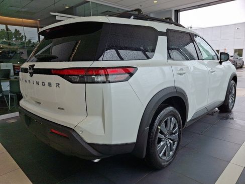 New 2025 Nissan Pathfinder SV image 4