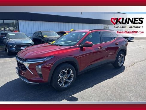 Used 2025 Chevrolet Trax LT FWD image 12