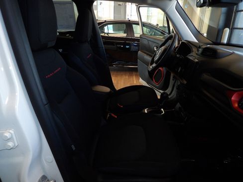 Used 2023 Jeep Renegade Trailhawk AWD/4WD image 14