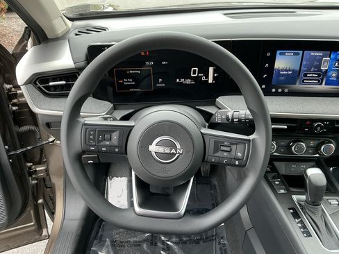 Used 2026 Nissan Kicks S AWD/4WD image 14