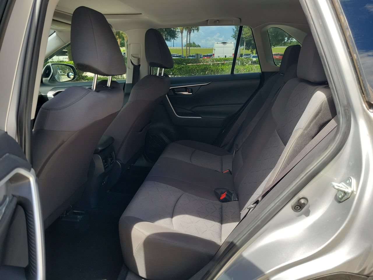 Used 2019 Toyota RAV4 XLE FWD image 10