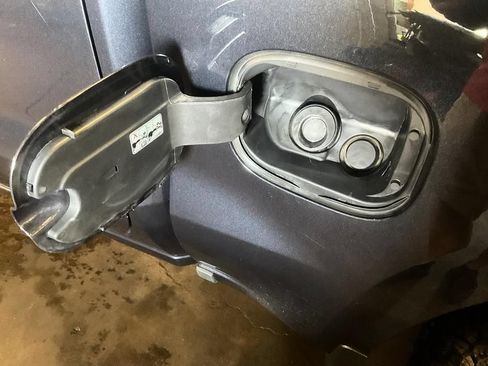 Used 2023 Chevrolet Silverado 1500 LT AWD/4WD image 16