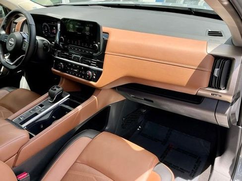 Used 2024 Nissan Pathfinder Platinum FWD image 20