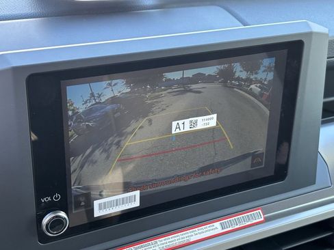 Certified 2025 Toyota Tacoma SR5 AWD/4WD image 20