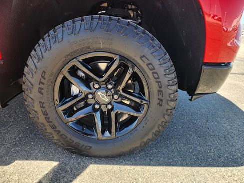 Used 2024 Chevrolet Silverado 1500 LT Trail Boss AWD/4WD image 12