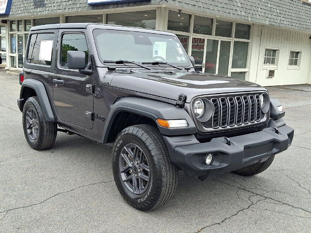 Used 2025 Jeep Wrangler Sport AWD/4WD image 3