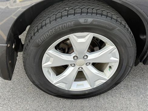 Used 2014 Subaru Forester 2.5i Premium AWD/4WD image 9