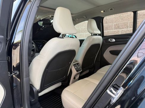 Used 2019 Volvo XC40 T5 Momentum image 42