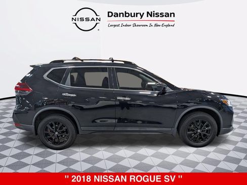 Used 2018 Nissan Rogue SV w/ Premium Package AWD/4WD image 2
