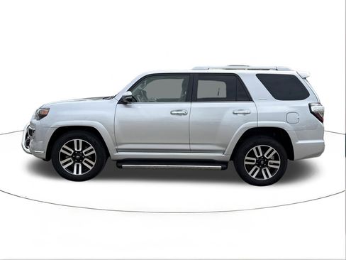 Used 2022 Toyota 4Runner Limited AWD/4WD image 6