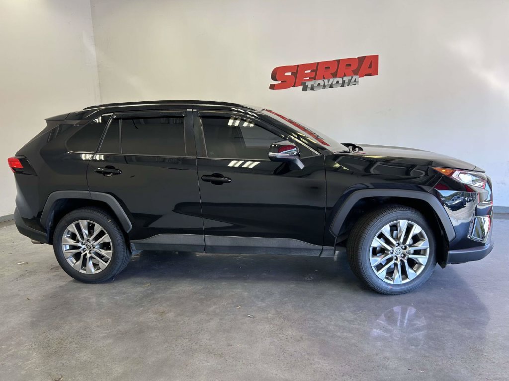Used 2021 Toyota RAV4 XLE Premium FWD image 2