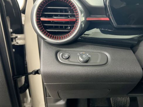 New 2026 Chevrolet Trax RS w/ Sunroof Package image 18