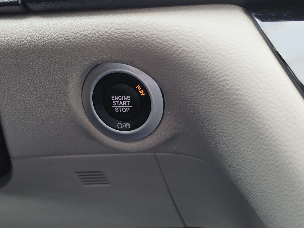 Used 2023 Chrysler Pacifica Touring-L FWD image 26