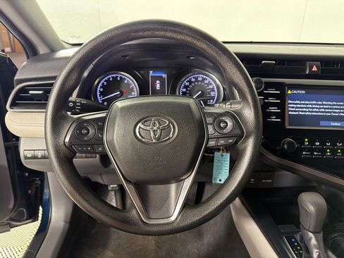 Used 2019 Toyota Camry FWD image 14