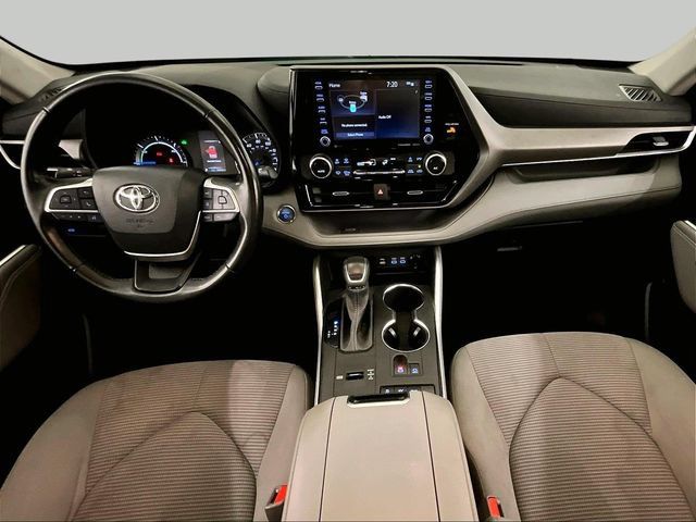 Used 2022 Toyota Highlander LE AWD/4WD image 14