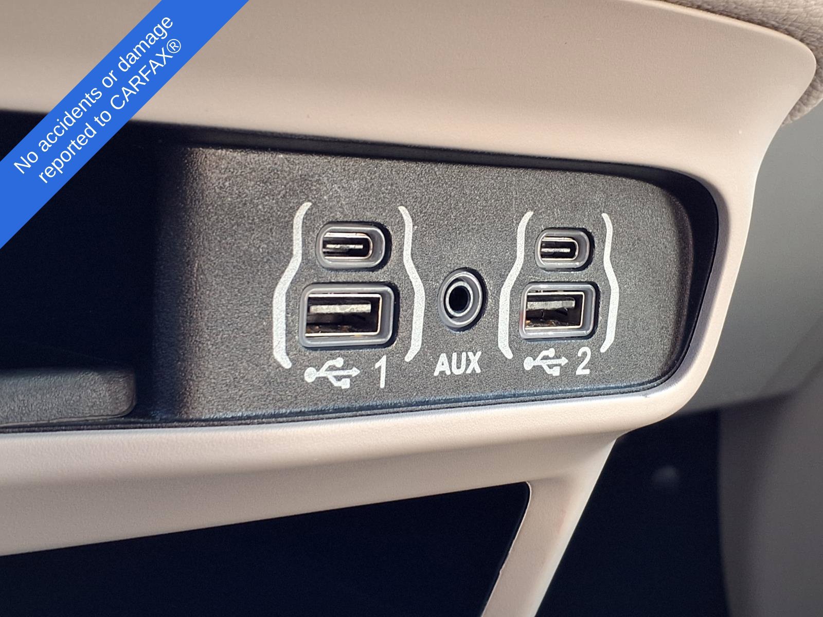 Used 2024 Chrysler Pacifica Limited FWD image 28