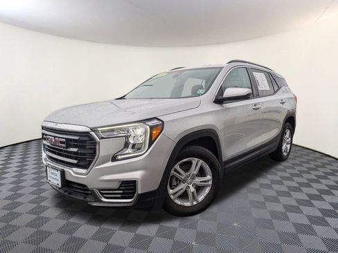 Used 2022 GMC Terrain SLE w/ Driver Convenience Package image 1