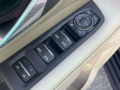 Used 2021 GMC Yukon Denali w/ Denali Premium Package AWD/4WD image 18