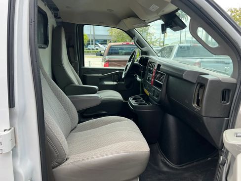 Used 2019 Chevrolet Express 2500 RWD image 20