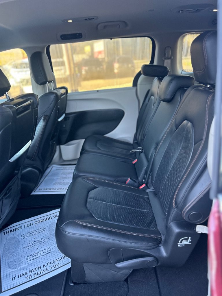 Used 2019 Chrysler Pacifica Touring-L Plus w/ Advanced Safetytec Group FWD image 8