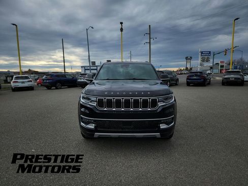 Used 2024 Jeep Wagoneer L Series II w/ Flexible Seating Group AWD/4WD image 2