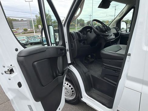 Used 2024 RAM ProMaster 2500 w/ Convenience Group FWD image 7
