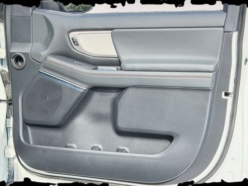 Used 2025 Ford Expedition Active AWD/4WD image 25