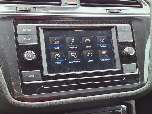 Used 2021 Volkswagen Tiguan S image 5