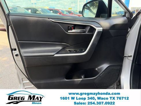 Used 2022 Toyota RAV4 XLE w/ Convenience Package FWD image 23