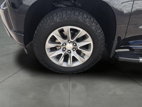 Used 2021 Chevrolet Silverado 1500 High Country w/ Technology Package AWD/4WD image 4