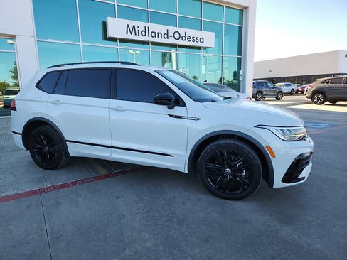 Used 2022 Volkswagen Tiguan SE R-Line image 8