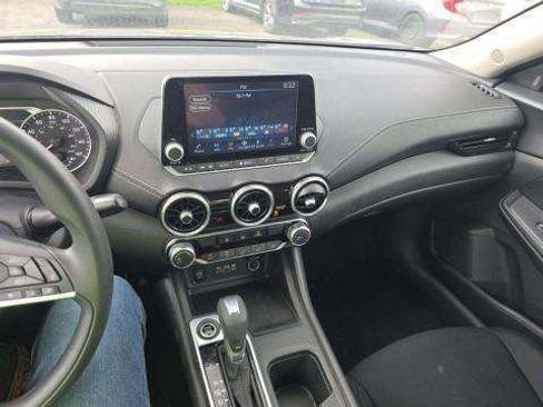 Used 2024 Nissan Sentra SV image 3
