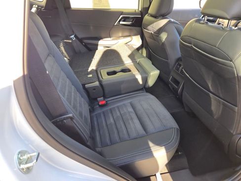 New 2025 Mitsubishi Outlander SE image 7