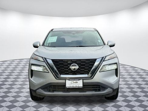 Used 2022 Nissan Rogue SV image 2
