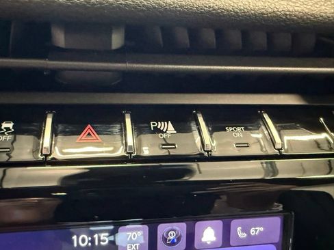 Used 2025 Jeep Grand Cherokee Altitude AWD/4WD image 37