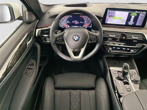 Certified 2023 BMW 530i w/ Premium Package RWD image 21
