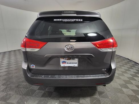 Used 2014 Toyota Sienna XLE FWD image 6