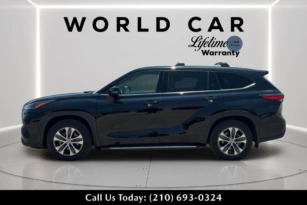 Used 2022 Toyota Highlander XLE FWD image 6